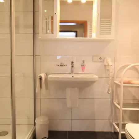 ゲストハウス Zur Weinlaube 3*